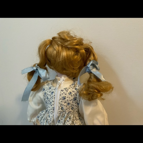 1988 Vintage Collectible Porcelain Doll with a Stand - Picture 9 of 10